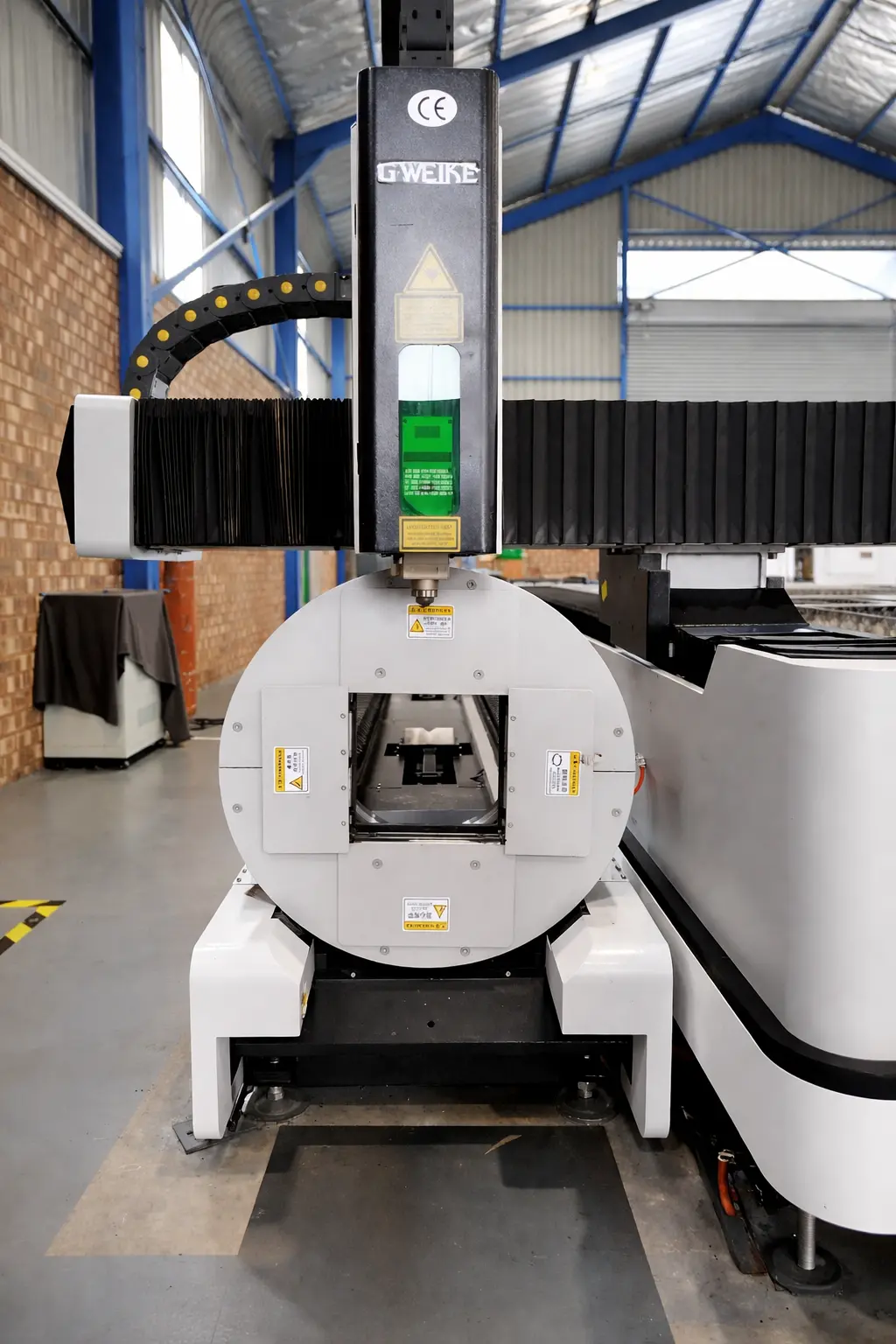 Pipe and tube laser cutting machine for round, square and rectangular tubes